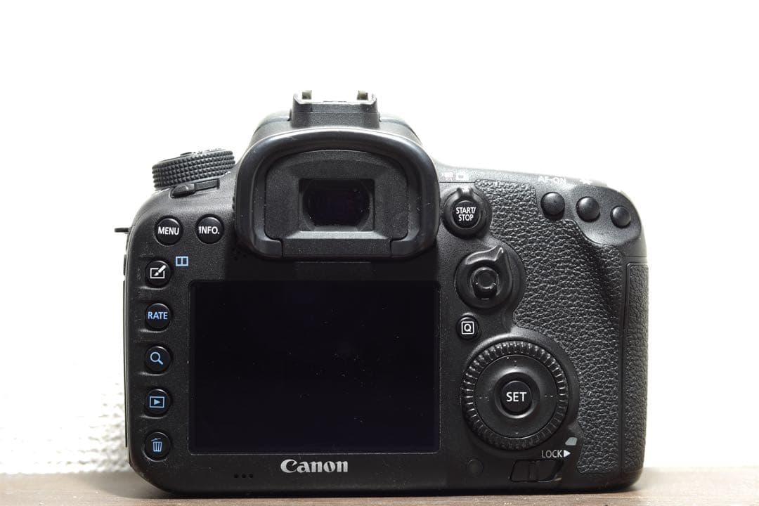 Canon EOS 7D Mark II 本体 バッテリー2個付き