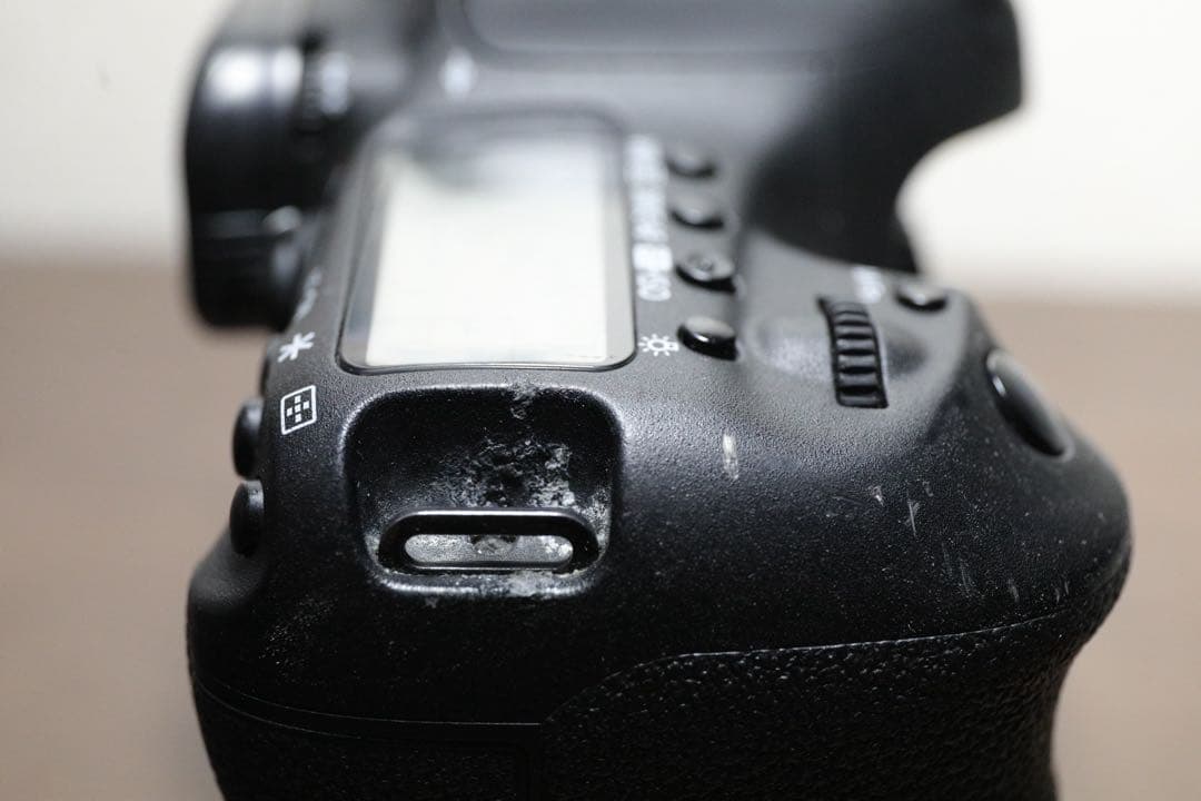 Canon EOS 7D Mark II 本体 バッテリー2個付き