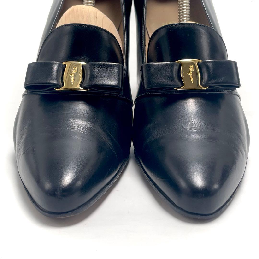 Ferragamo ヴァラリボン カーフレザー ポインテッドトゥ パンプス