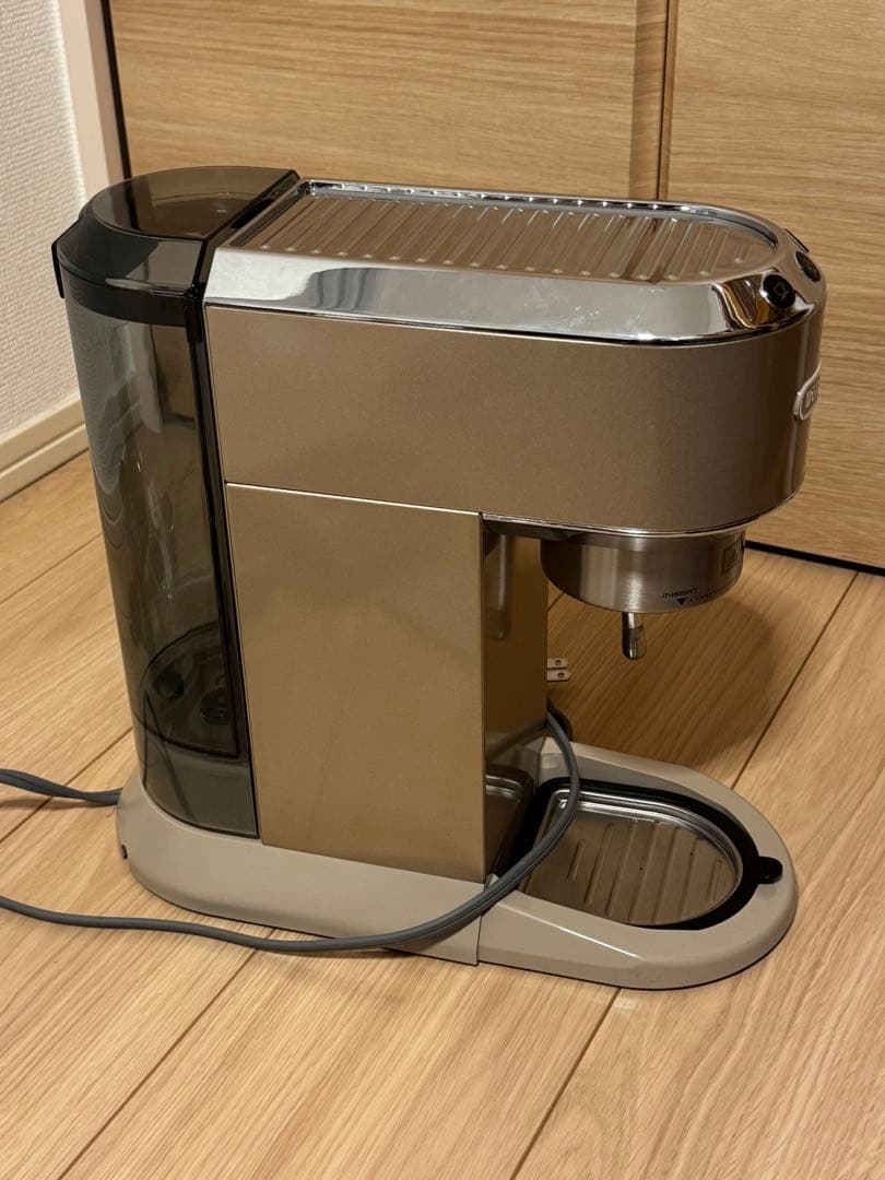 デロンギ エスプレッソ・カプチーノメーカー デディカ アルテ　EC885J