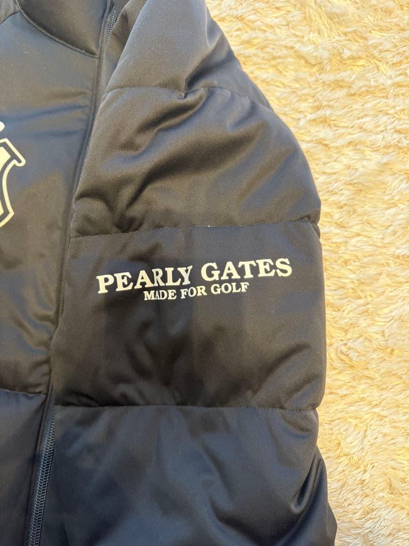 パーリーゲイツ　エンブレム付きブラックダウンジャケット