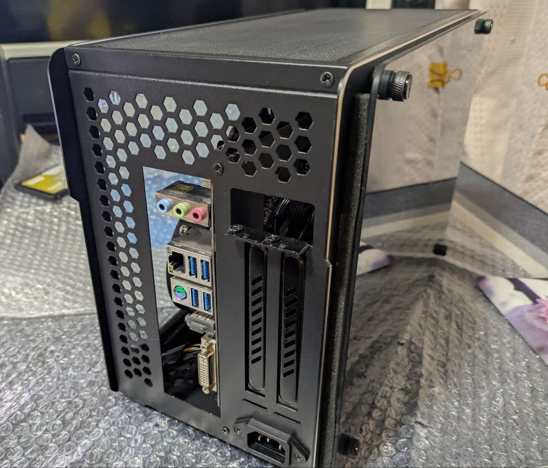 №136、コンパクトPC、Win11、i5-8500、M16G、M.2SSD