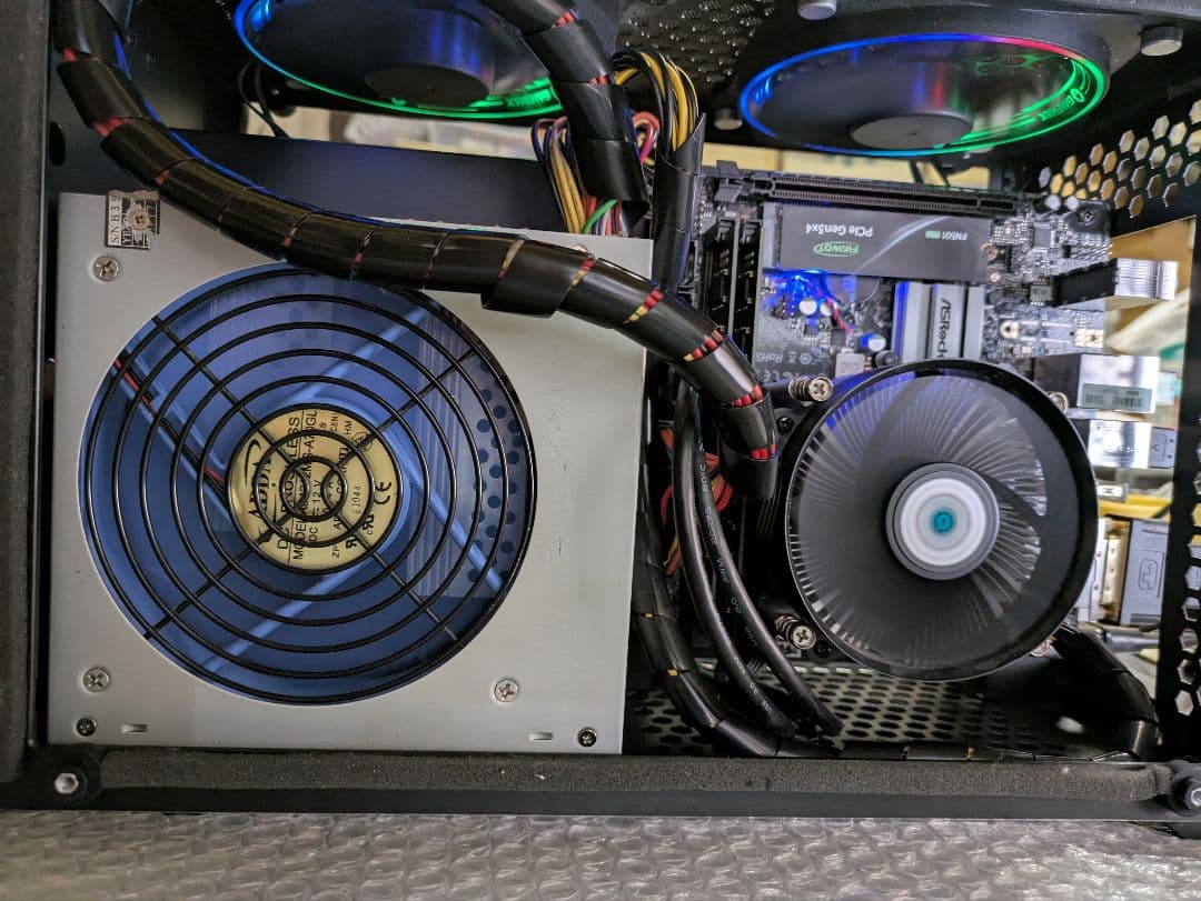 №136、コンパクトPC、Win11、i5-8500、M16G、M.2SSD