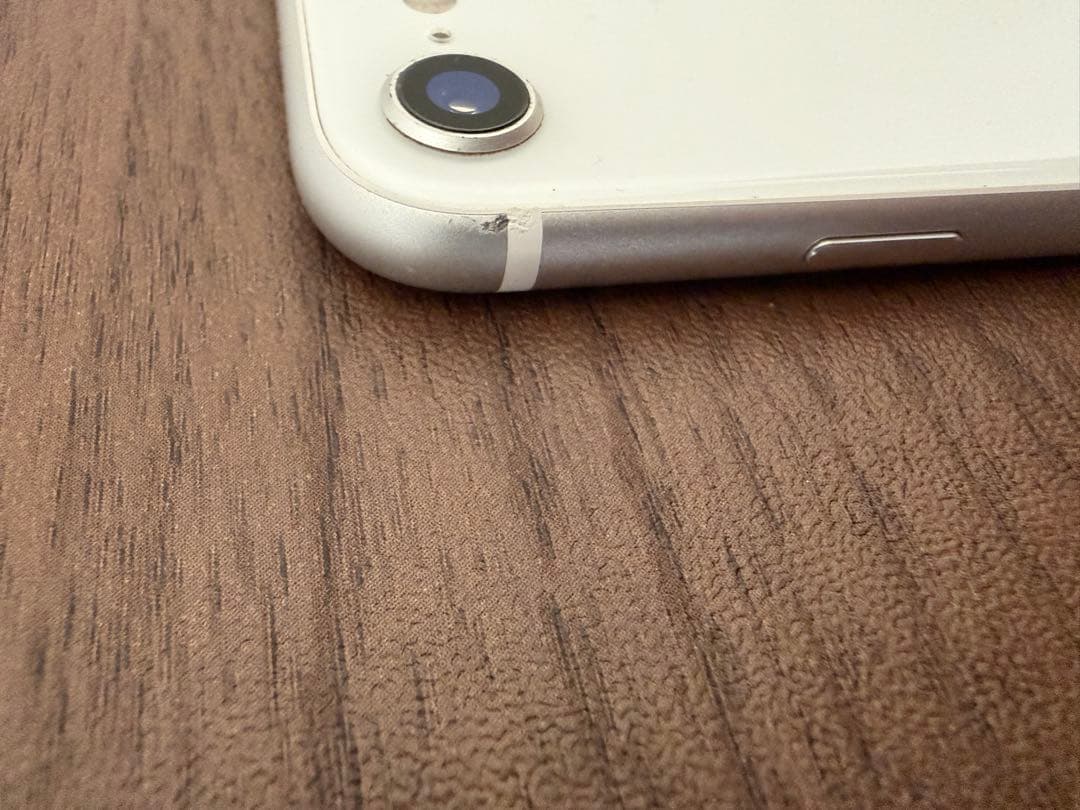 【ジャンク品】iPhoneSE 第2世代 64GB ホワイト 画面不良あり