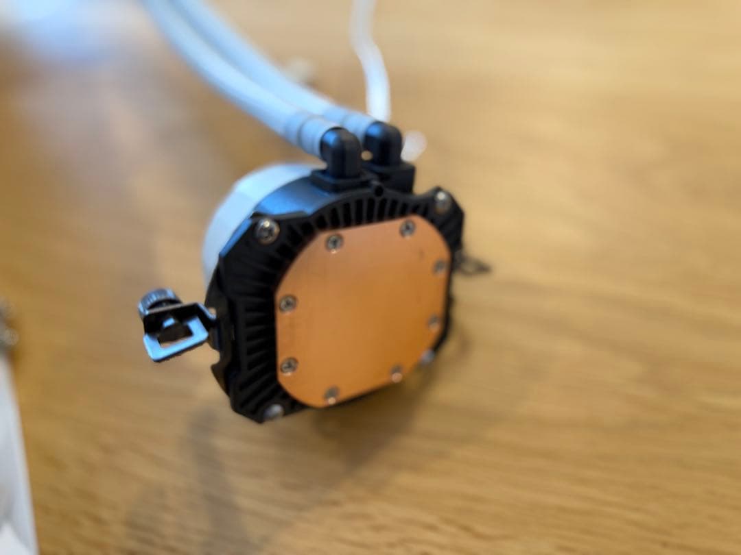 水冷式CPUクーラー cooler master 360L core ホワイト