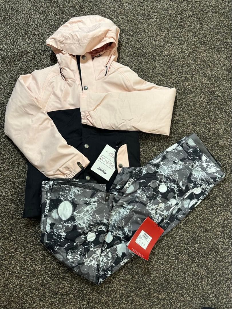 ボンファイア、スキーウェア