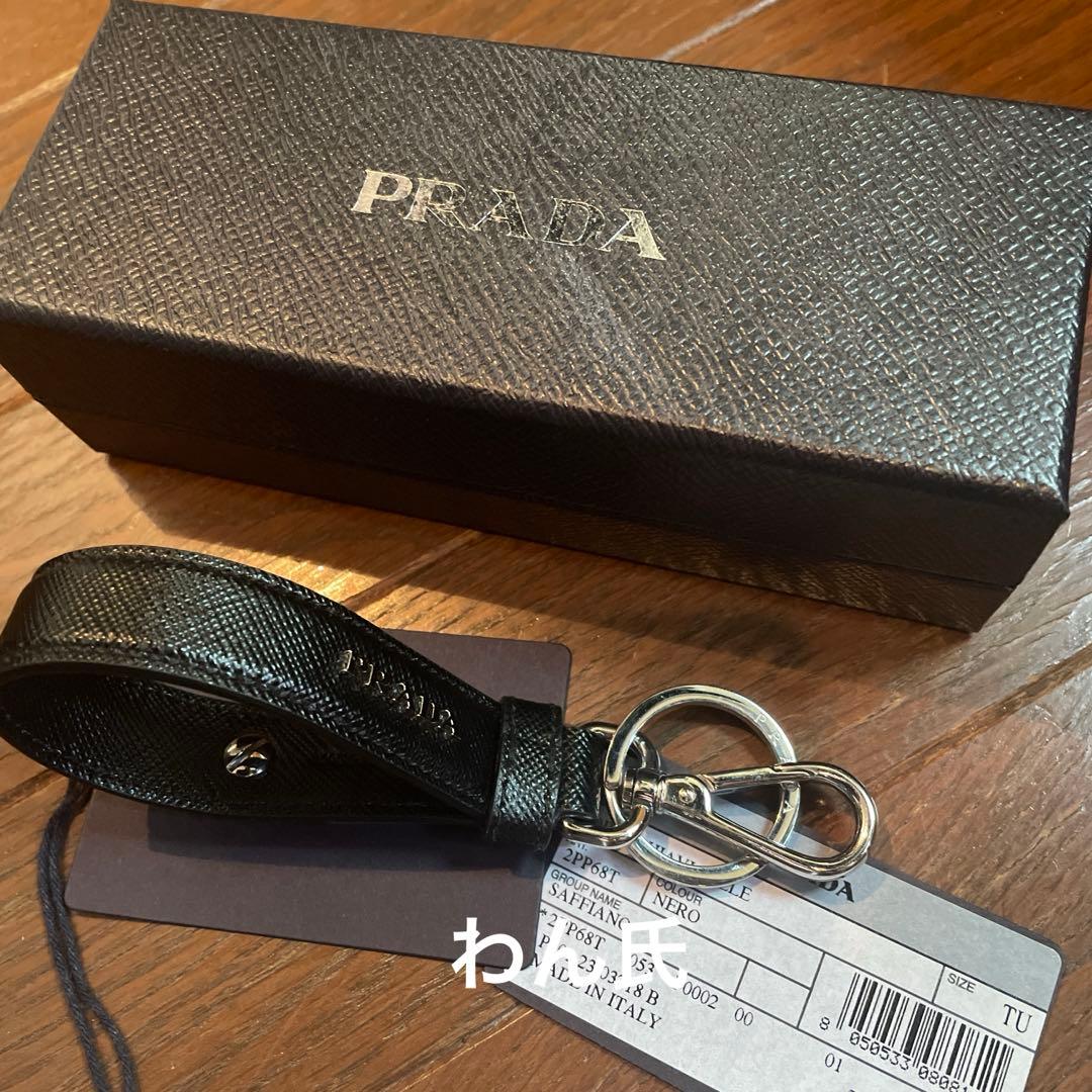 短期出品 PRADA キーホルダー