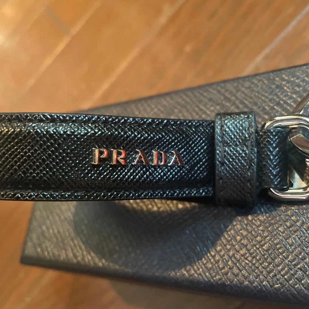 短期出品 PRADA キーホルダー