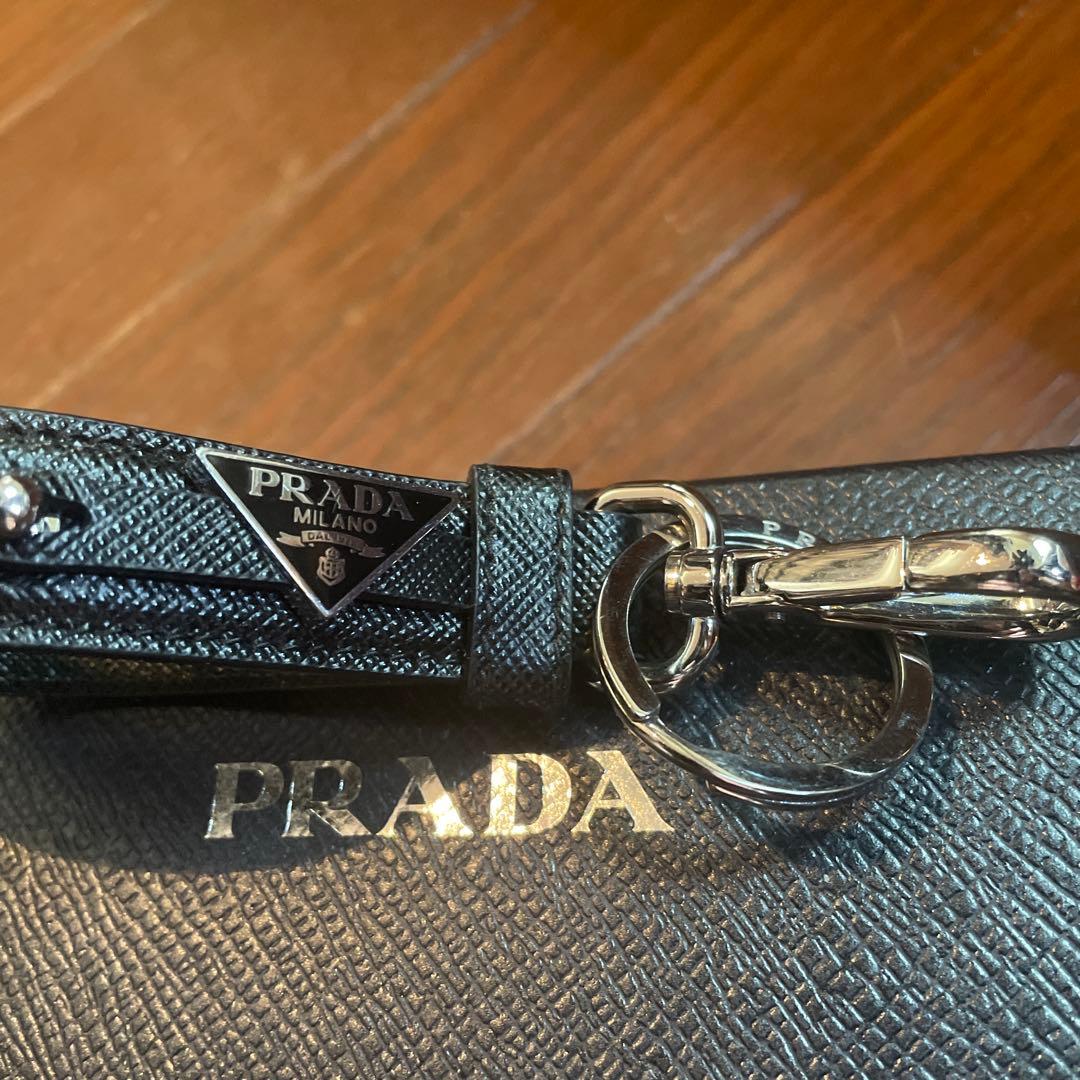 短期出品 PRADA キーホルダー