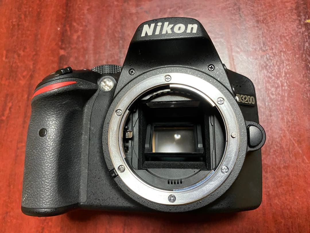 ショット数647★Nikon D3200＋ 18-55レンズキットSDカード付き