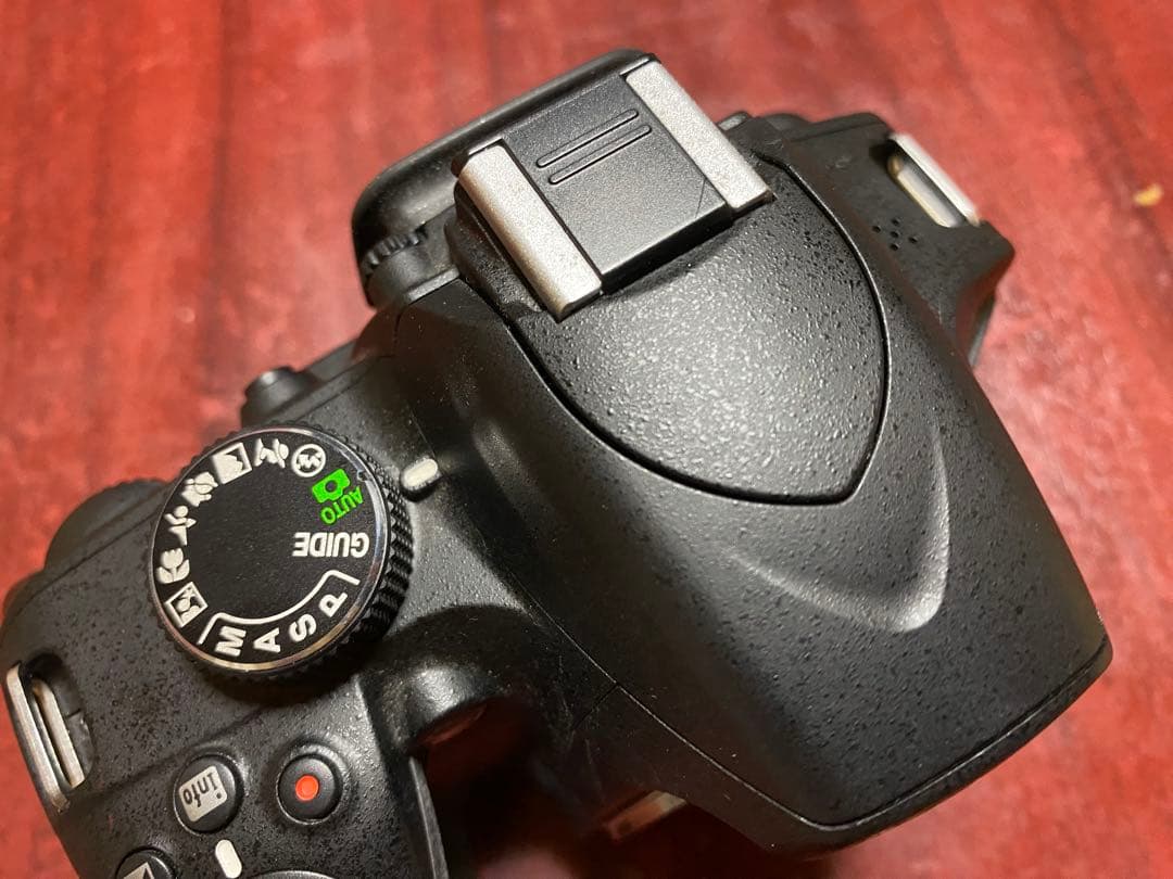 ショット数647★Nikon D3200＋ 18-55レンズキットSDカード付き