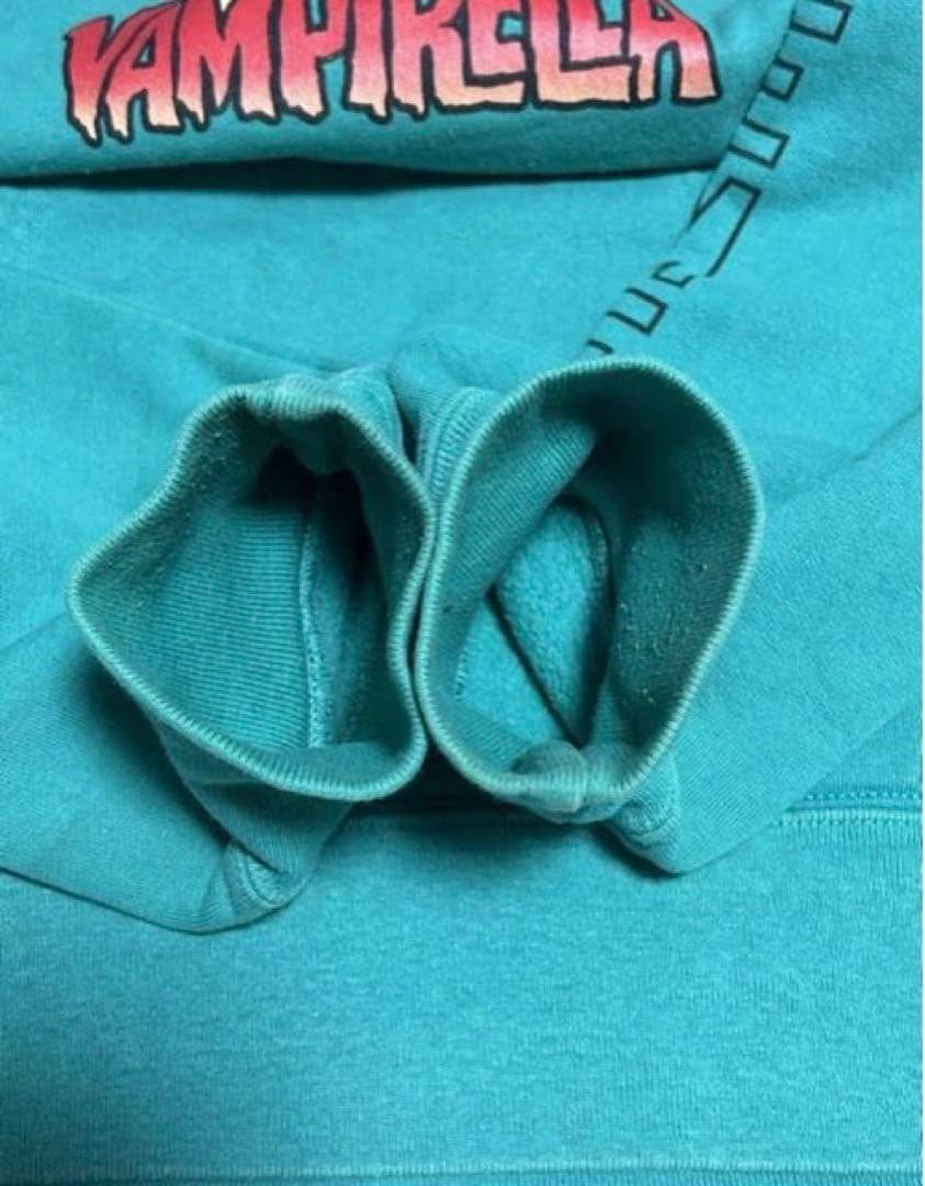 Supreme Vampirella シュプリーム　ヴァンパイア パーカー