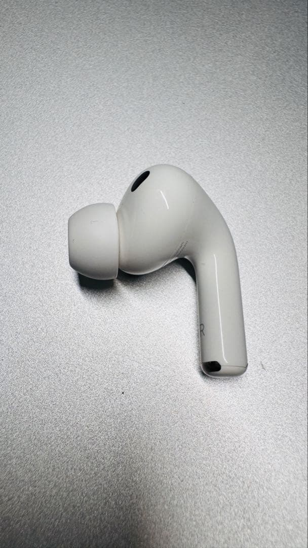AirPods Pro 3 ケースと右のみ