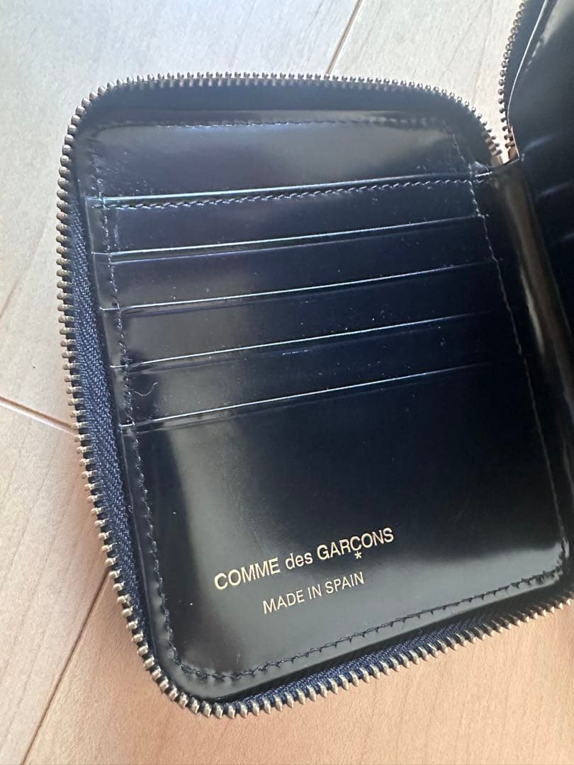 【極美品】Wallet COMME des GARCONSドットエンボス二つ折り