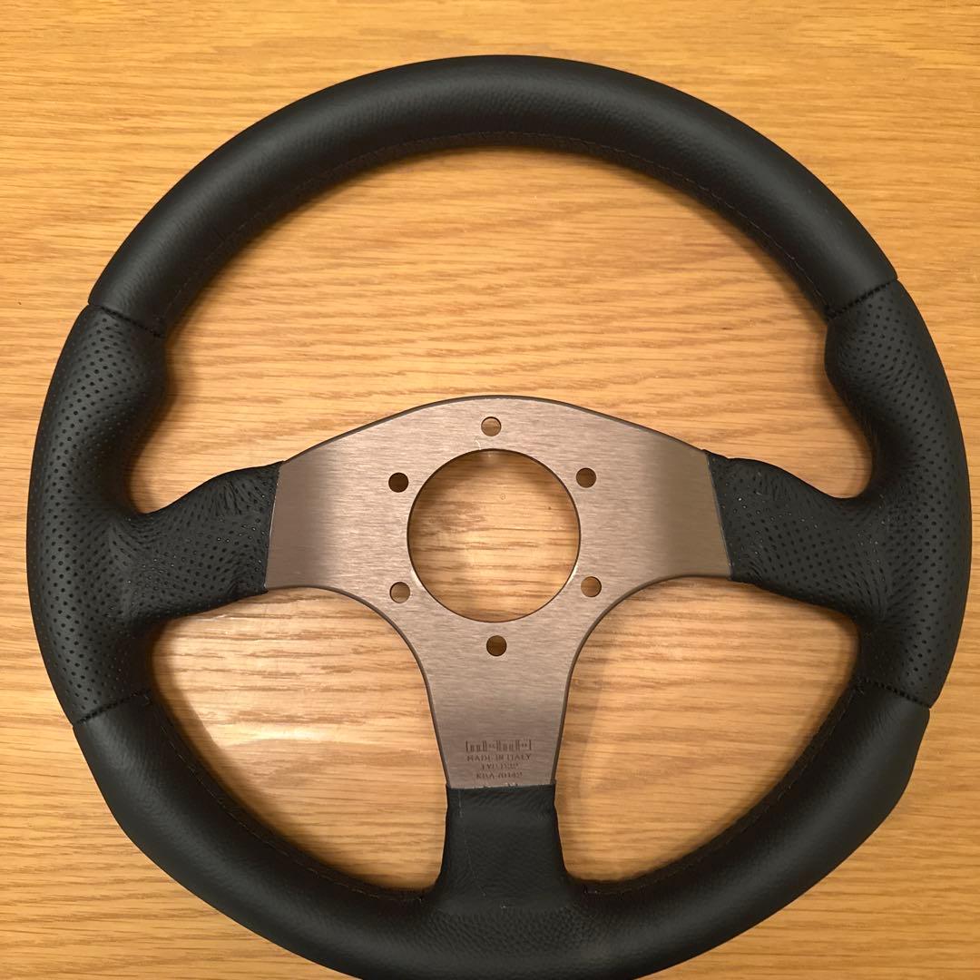 MOMO ステアリング RACE 32パイ　ホーンボタン無し