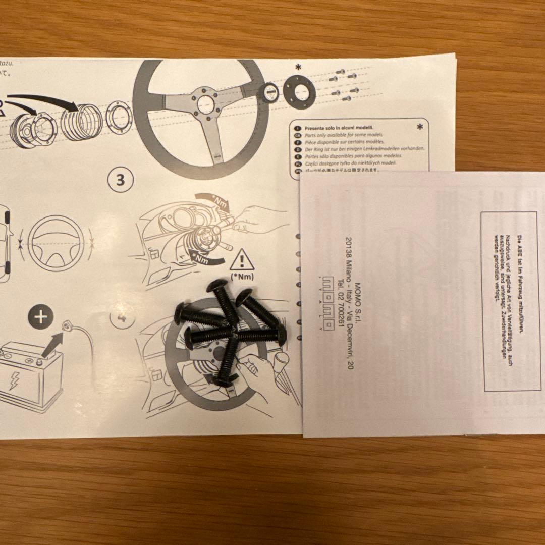 MOMO ステアリング RACE 32パイ　ホーンボタン無し