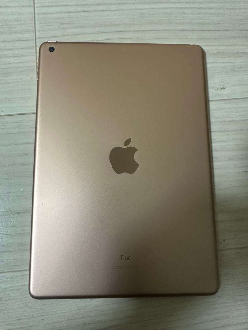 あちちー　　 Apple iPad ゴールド カバー付き　128GB 美品