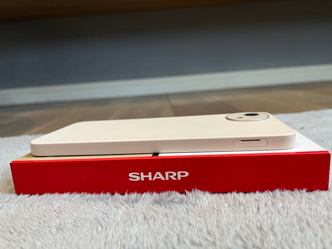 docomo AQUOS wish 4 ホワイト 箱付き