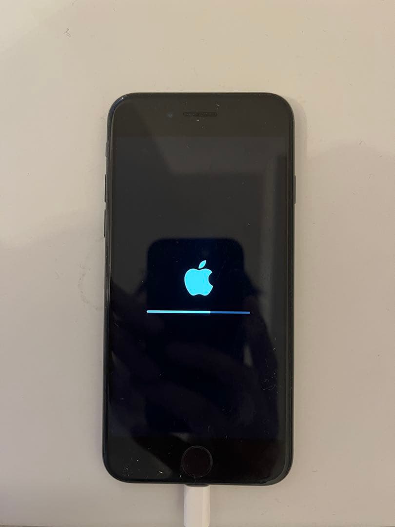 AppleiPhone SE第二世代 128GB SIMロック解除済み