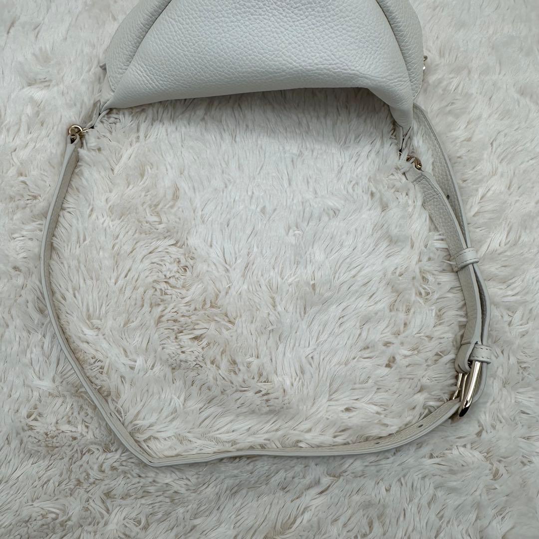 ✨極美品✨フルラ　ウエストポーチ　ボディーバッグ　オールレザー　白　男女兼用