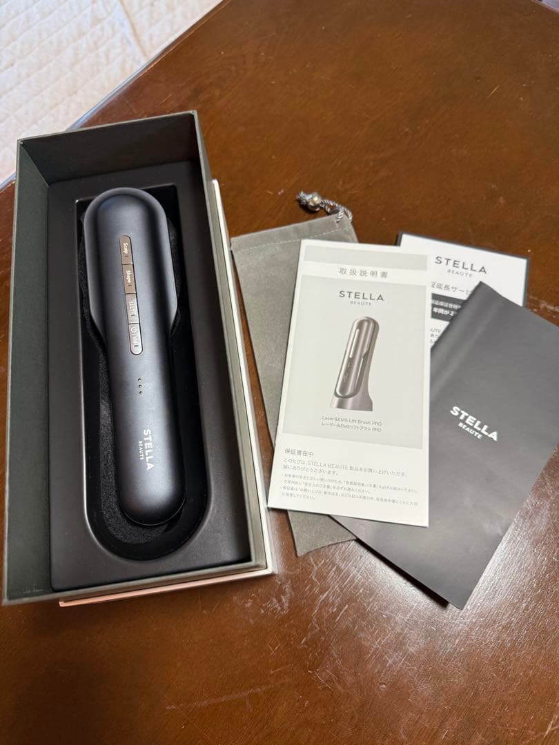 STELLA BEAUTE レーザー&EMSリフトブラシ PRO
