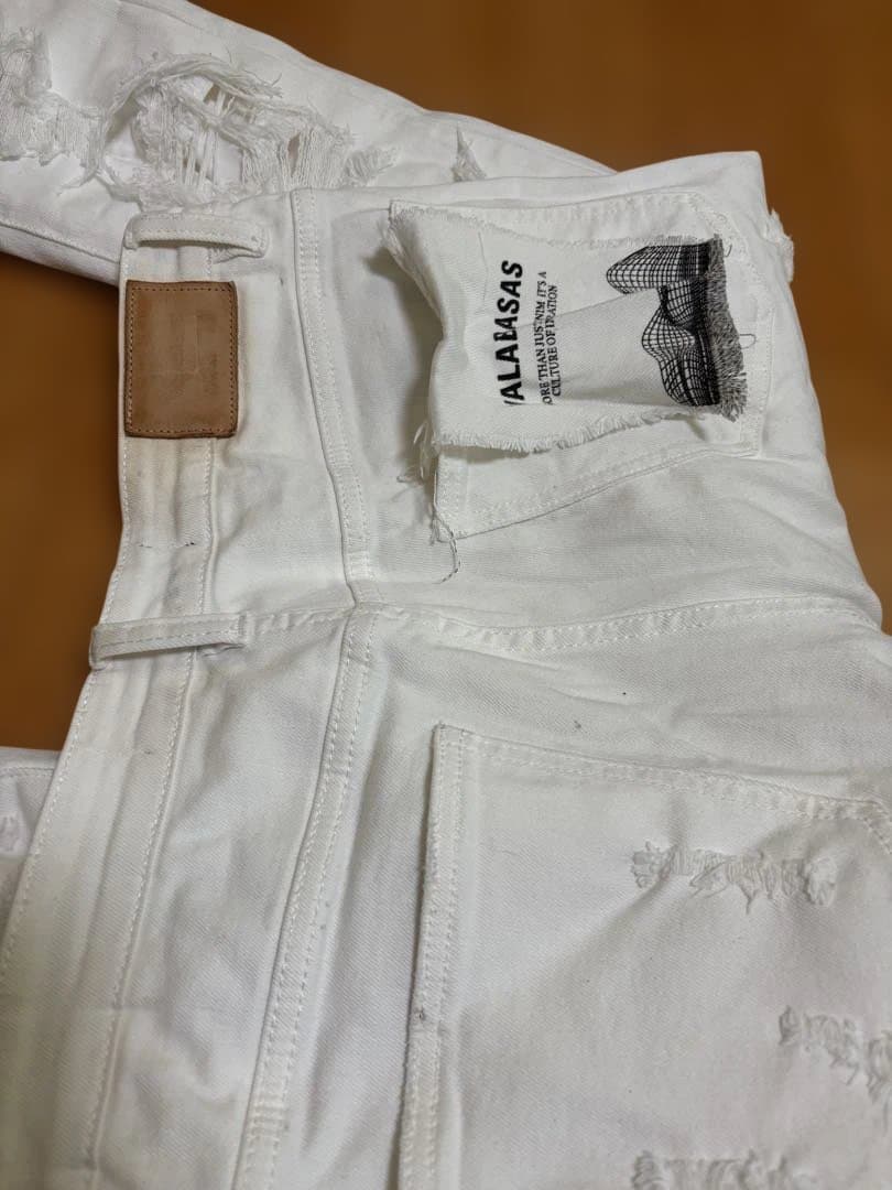 VALABASASホワイト ダメージデニムパンツ