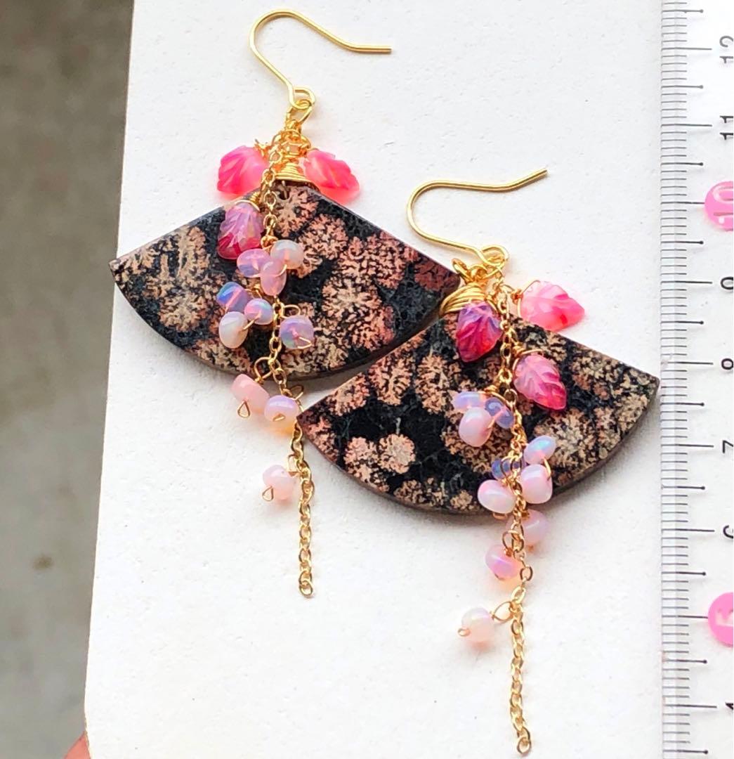 天然石♡レア♡桜舞散るレッドスノーフレークオブシディアンのピアス14kgf