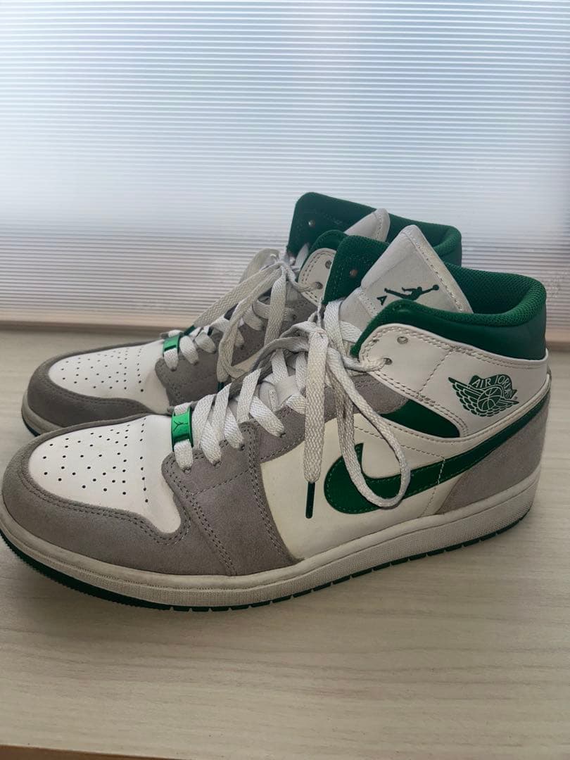 NIKE AIR JORDAN 1 MID ホワイト グリーン グレー