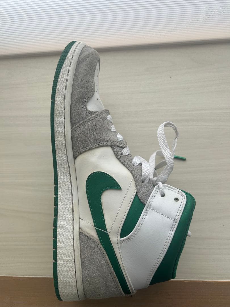 NIKE AIR JORDAN 1 MID ホワイト グリーン グレー