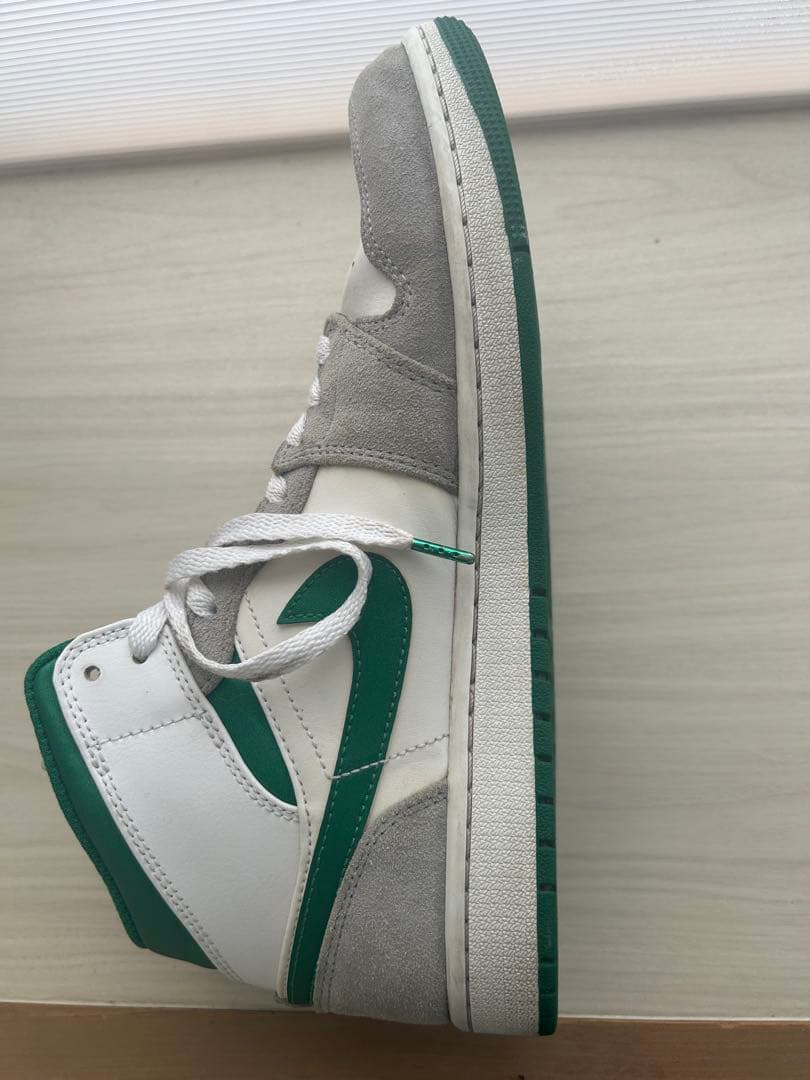 NIKE AIR JORDAN 1 MID ホワイト グリーン グレー