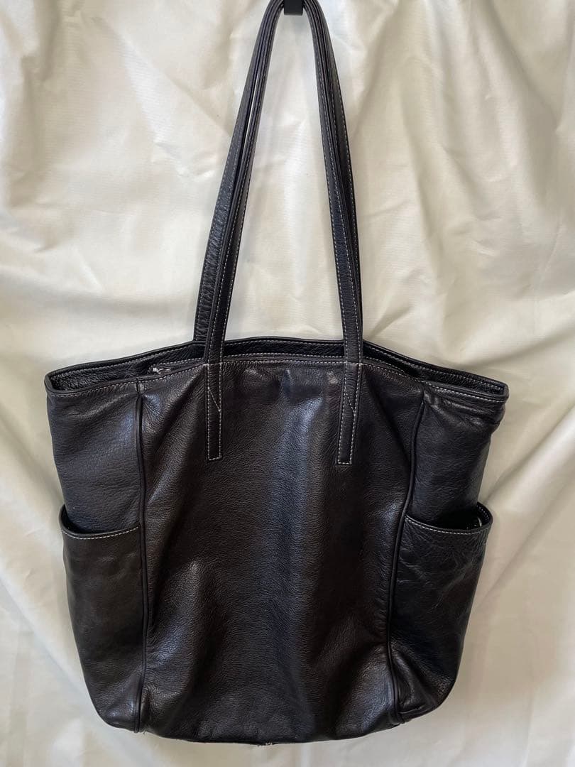 【美品】aniary 黒レザー　トートバッグ 外側ポケット付き　肩掛け　A4