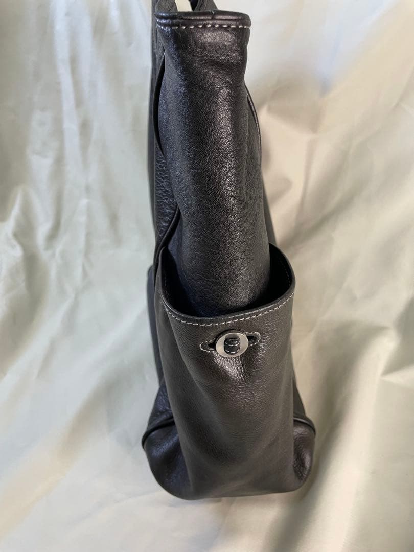 【美品】aniary 黒レザー　トートバッグ 外側ポケット付き　肩掛け　A4