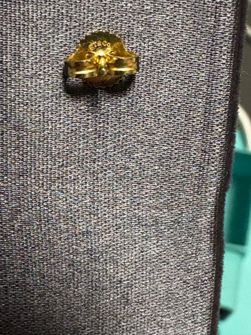 ティファニー　片耳のみ　スマイルピアス　イエローゴールド