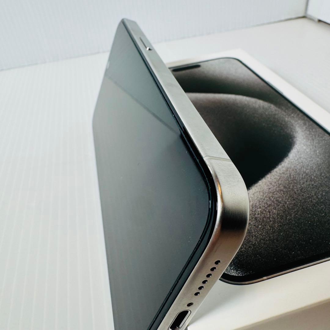 美品 Simフリー AppleiPhone 15 ProMaxホワイトチタニウム