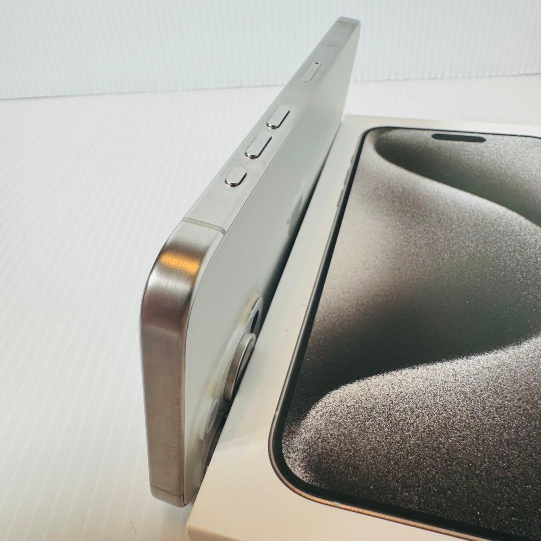 美品 Simフリー AppleiPhone 15 ProMaxホワイトチタニウム