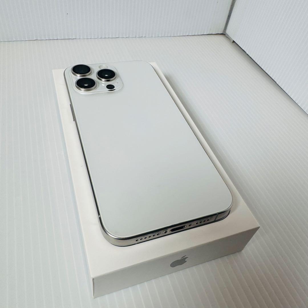 美品 Simフリー AppleiPhone 15 ProMaxホワイトチタニウム