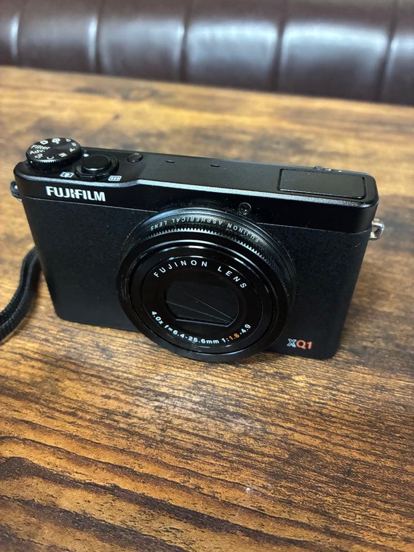 美品FUJIFILM XQ1 ブラック 本体と付属品