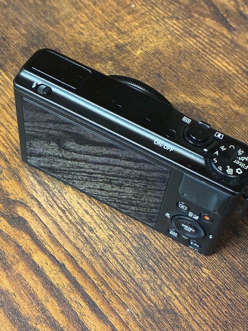 美品FUJIFILM XQ1 ブラック 本体と付属品