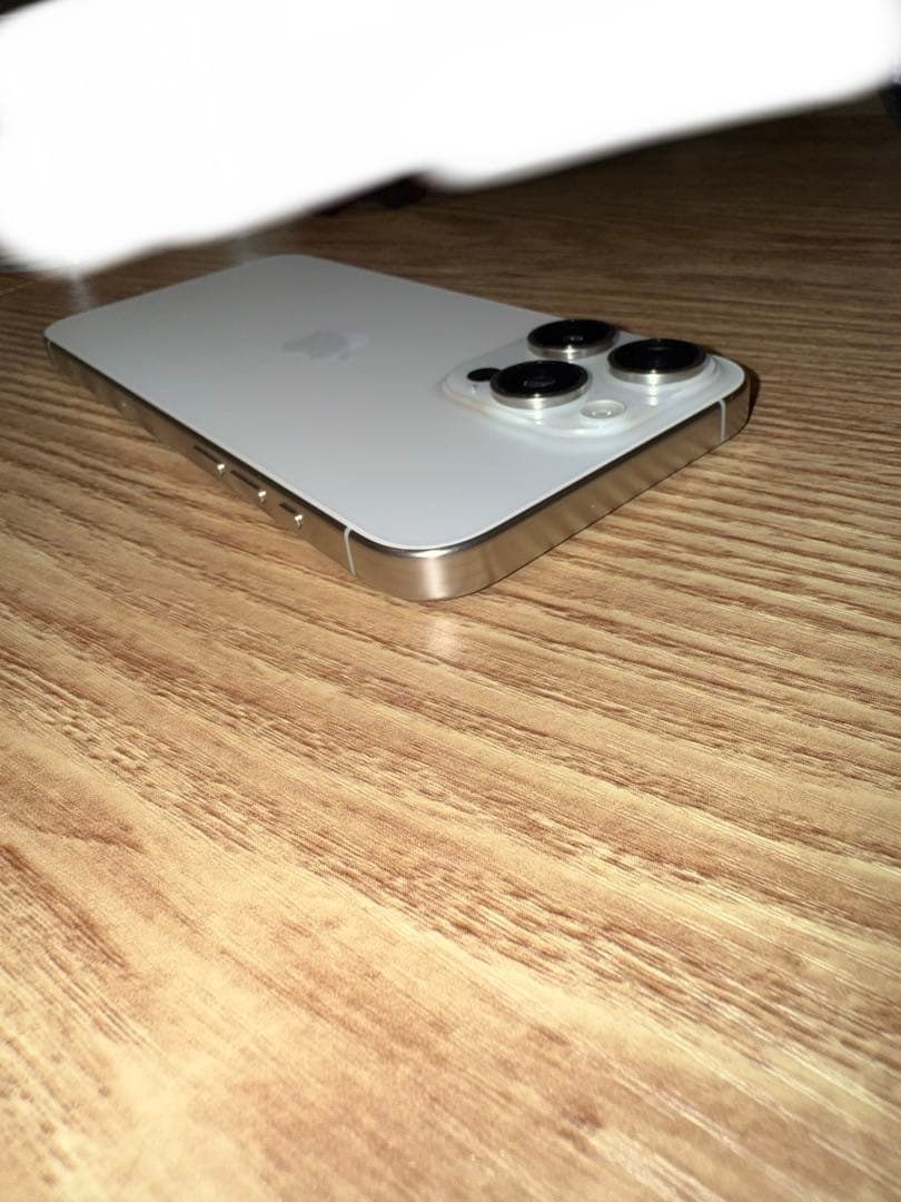 Apple iPhone 15ProMAX 白本体 512GB 美品バッテリー〇