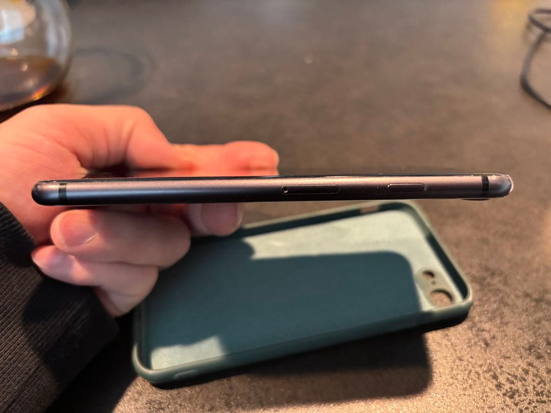 S*）様 iPhone 8 64GB 難アリ(カメラ不良)