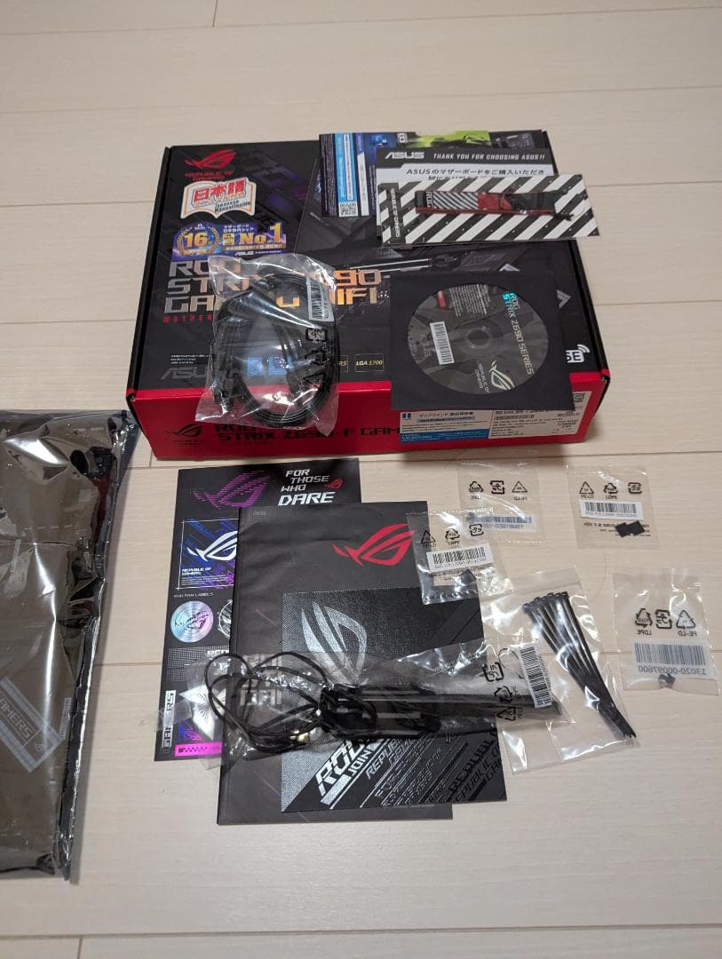 CPU Core i7 12700K + ROG STRIX Z690-F