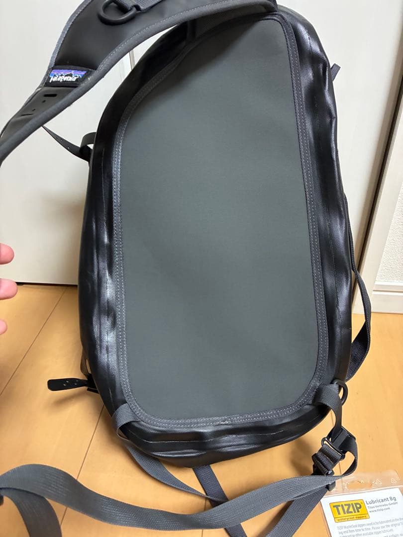 美品 patagonia SP17 ストームフロントスリング ブラック