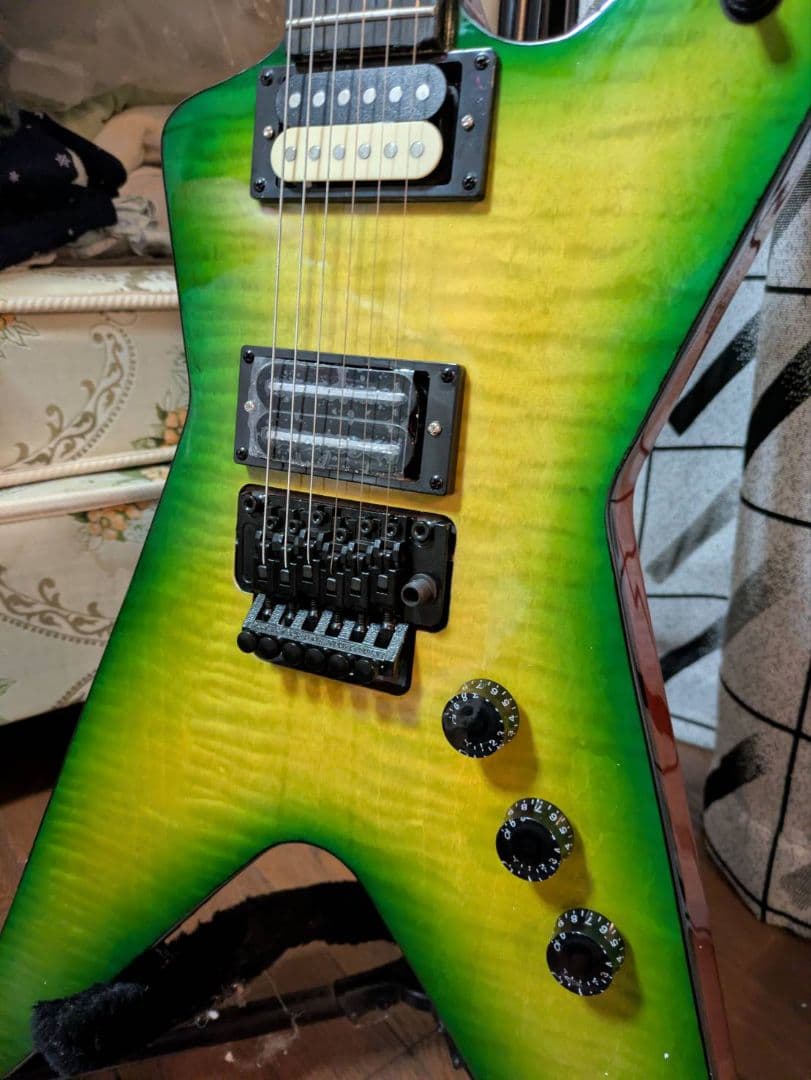M*3様 変形ギター エレキギター グリーンサンバースト　ノーブランド