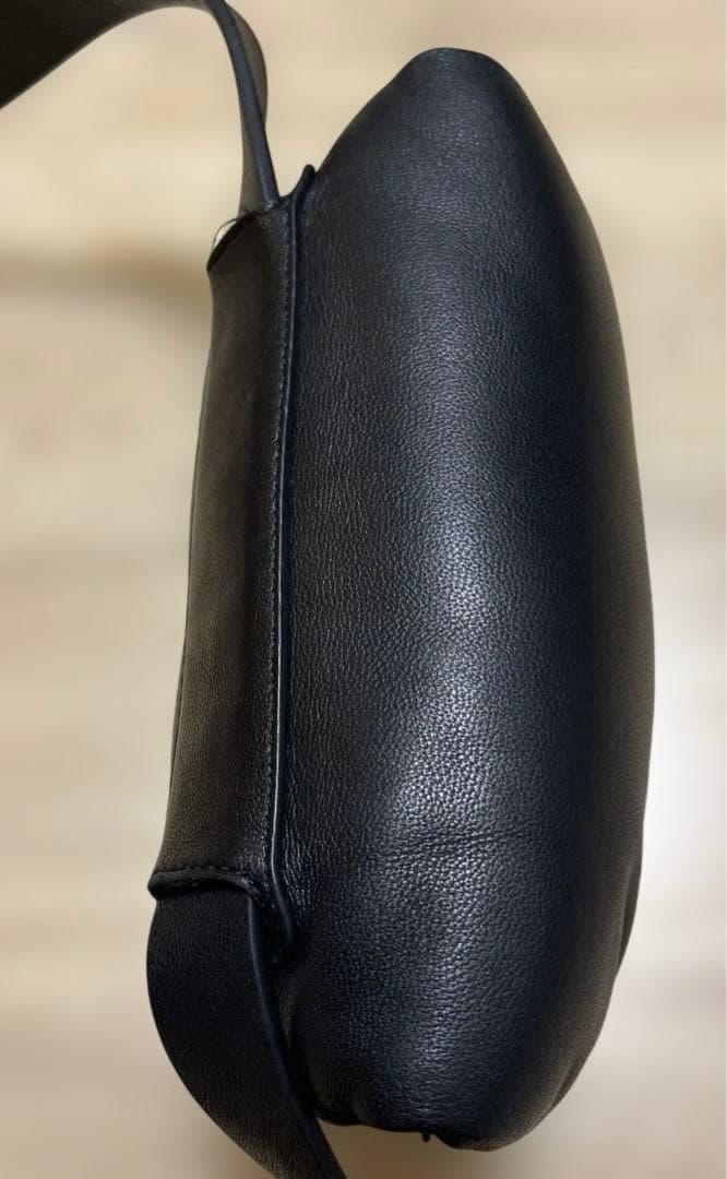 ☆専用☆ COS ボディバッグ　ウエストポーチ　レザー　ブラック