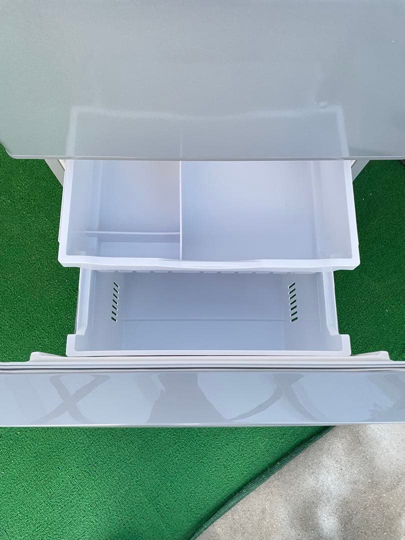 825 日立 315L 3ドア冷蔵庫 真ん中野菜室 真空チルド ライトシルバー