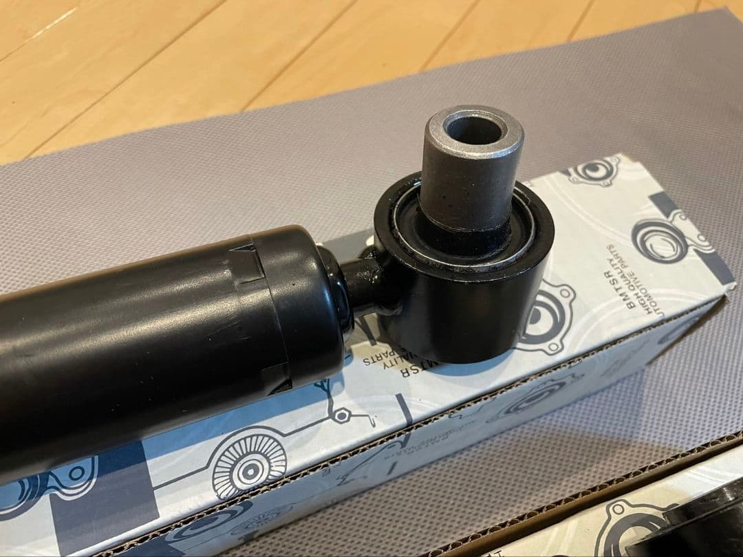 w447 RHD v260 v220d リアショックアブソーバー　バンプラバー付