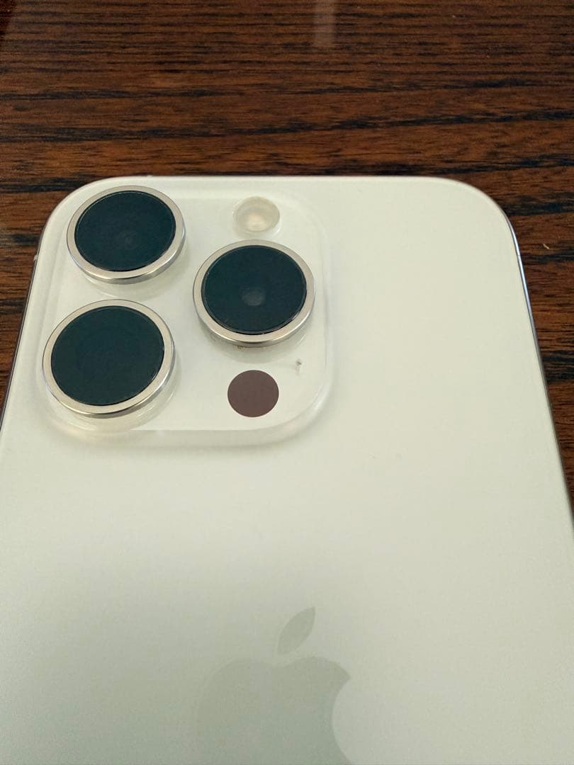 iPhone15Pro 美品　ホワイトチタニウム