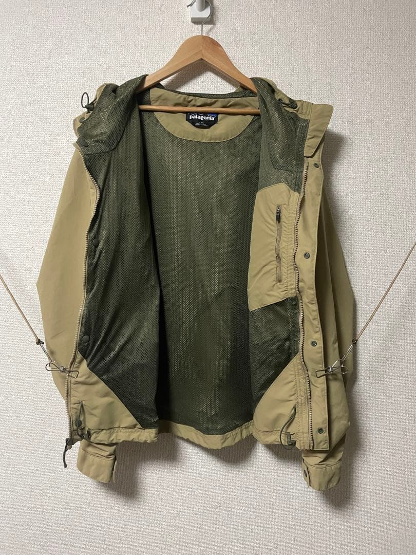 パタゴニア　ベージュ マウンテンパーカー