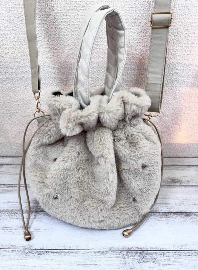 ハンドメイド　ウサミミ丸底巾着ファーバッグ　丸型巾着バッグ