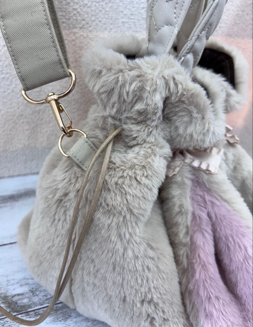 ハンドメイド　ウサミミ丸底巾着ファーバッグ　丸型巾着バッグ